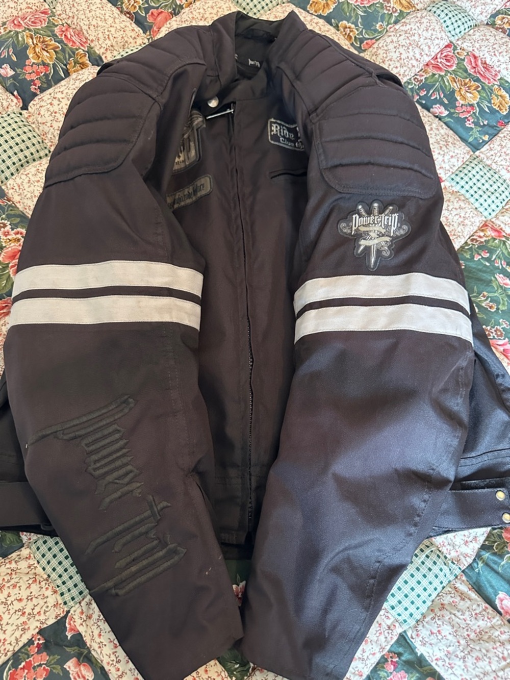 D—Men's Black Performance Riding Jacket with Reflective Stripes - Picture 9 of 16